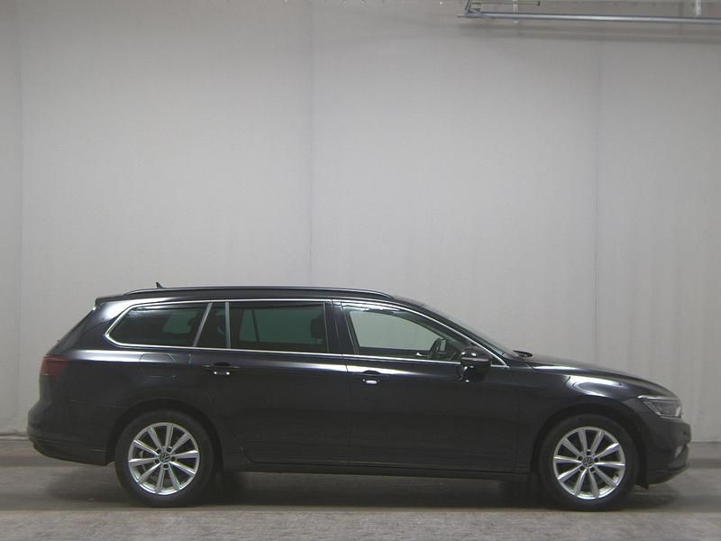 Schwarz Gebraucht 2021 VW Passat Business Limousine | 16.990 € (Guter Preis) - Bild 1/4