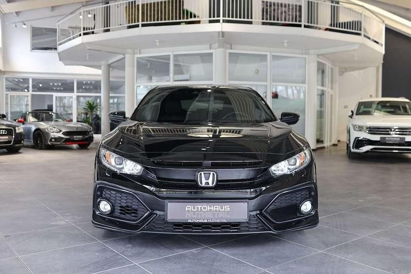Gebraucht Honda Civic Elegance 163 PS (119 kW) 2017 Crystal black Limousine
