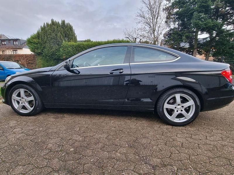 Gebraucht Mercedes 220 170 PS (125 kW) 2013 Schwarz Coupé