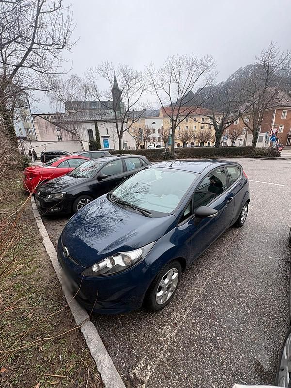 Gebraucht Ford Fiesta Ambiente 82 PS (60 kW) 2009 Blau Kleinwagen