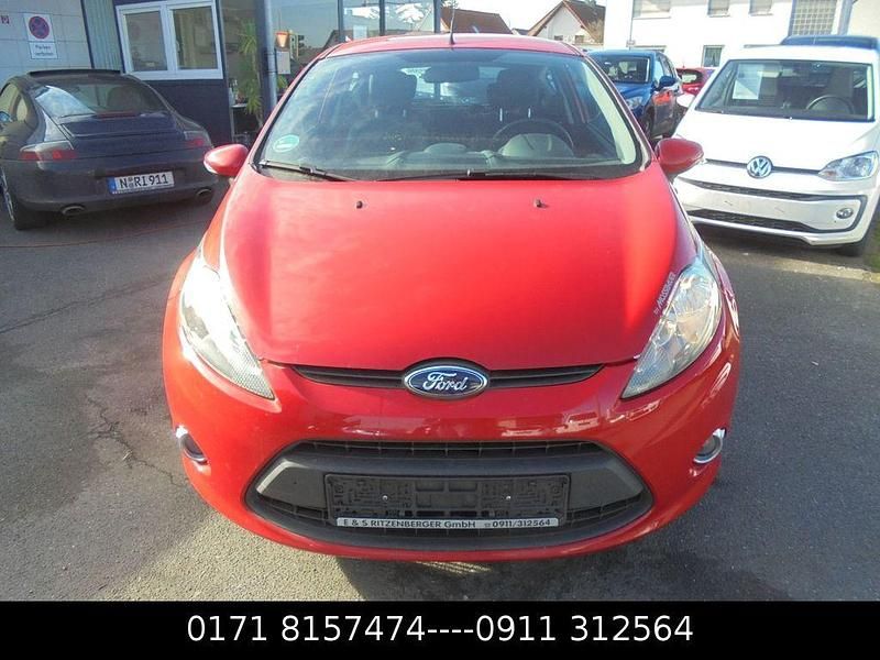 Gebraucht Ford Fiesta 60 PS (44 kW) 2012 Rot Kleinwagen