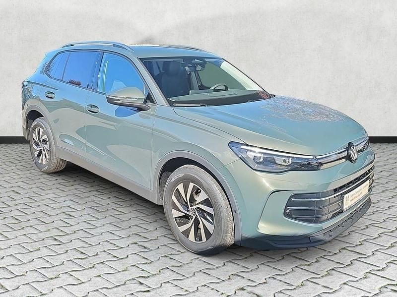 Neu VW Tiguan Life 150 PS (110 kW) 2025 Grün SUV