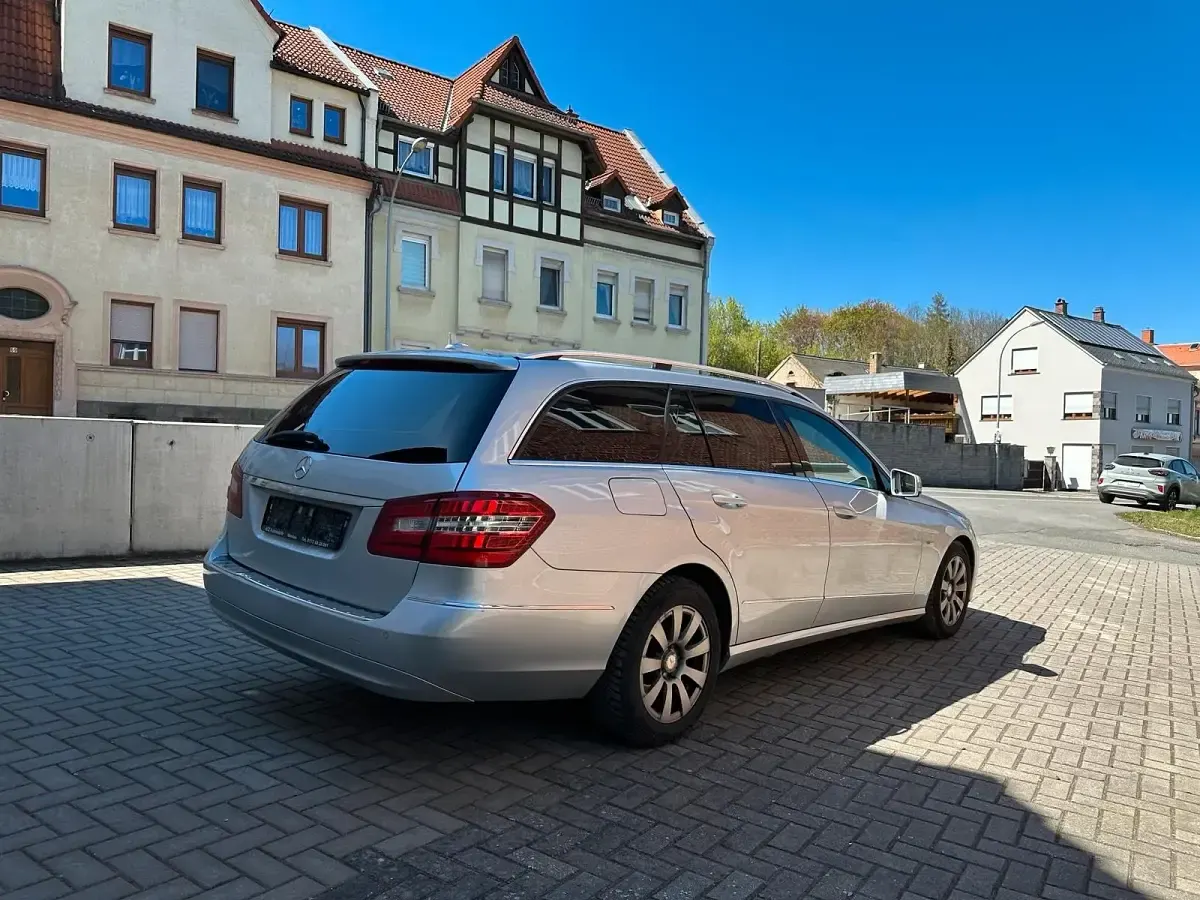 Second-hand Mercedes E220 170 CP (125 kW) 2011 Argintiu Break