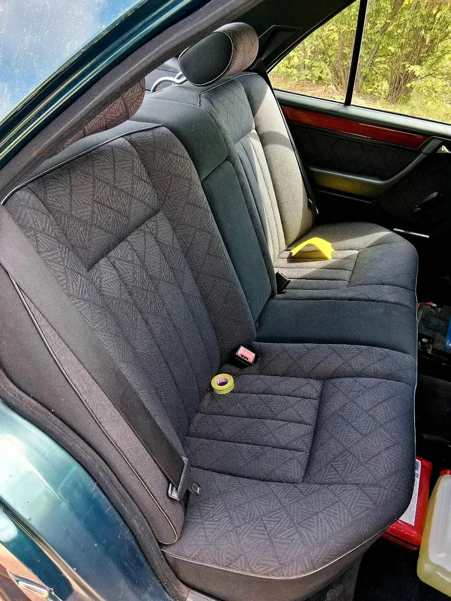 Gebraucht Mercedes E220 150 PS (110 kW) 1995 Grün Limousine