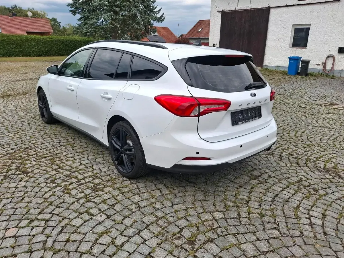 Gebraucht Ford Focus 120 PS (88 kW) 2020 Weiß Kombi