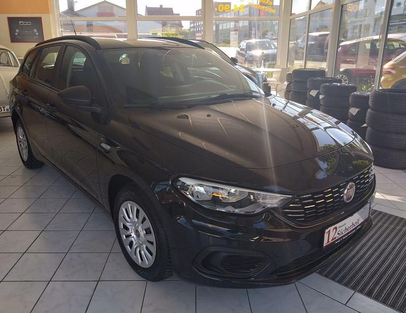 Gebraucht Fiat Tipo Pop 95 PS (69 kW) 2017 Cinema black Kombi
