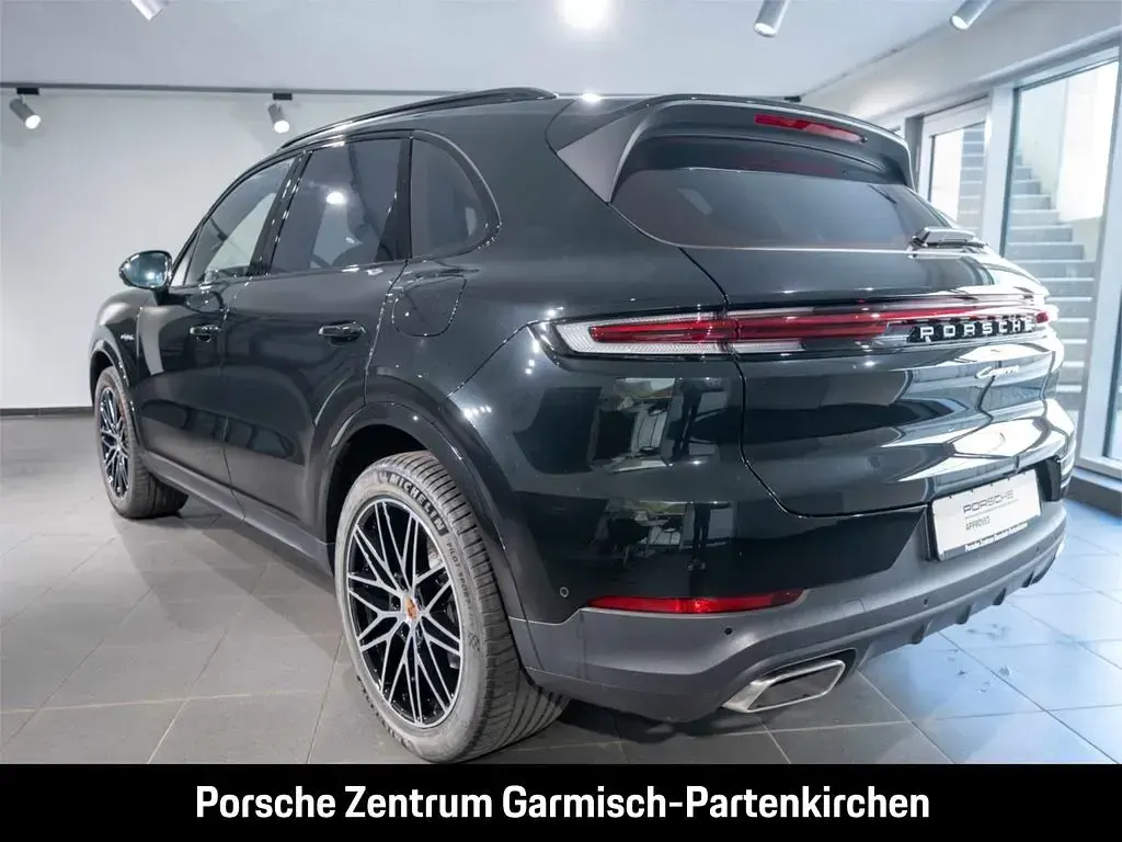 Gebraucht Porsche Cayenne E-Hybrid 470 PS (345 kW) 2024 Schwarz SUV