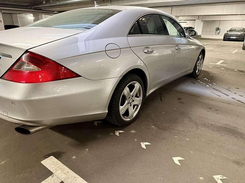 Gebraucht Mercedes CLS320 224 PS (164 kW) 2007 Silber Coupé