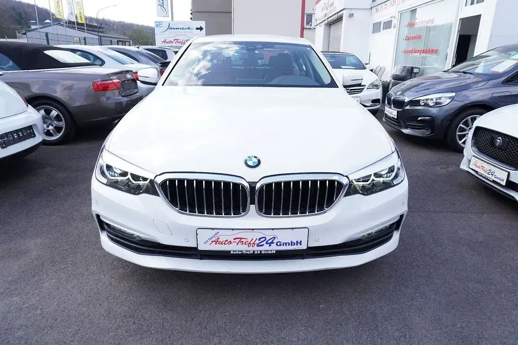 Gebraucht BMW 520 Sport Line 184 PS (135 kW) 2018 Weiß Limousine