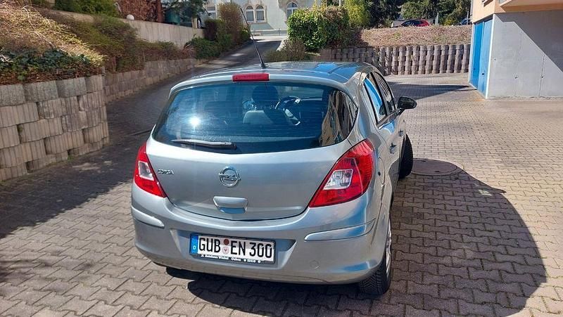 Gebraucht Opel Corsa Edition 86 PS (63 kW) 2012 Silber Kleinwagen