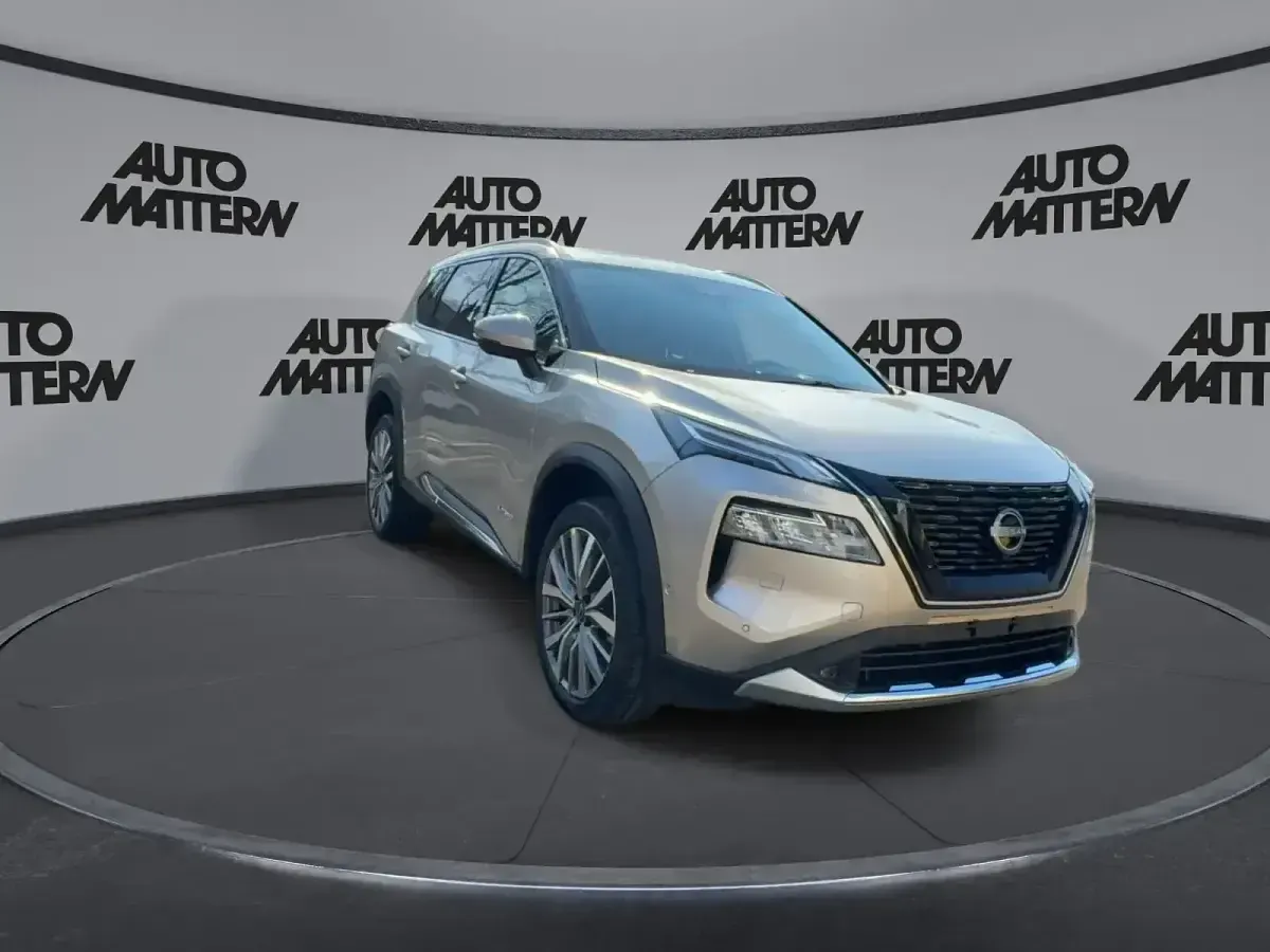 Neu Nissan X-Trail Tekna+ 213 PS (156 kW) 2026 Silber SUV
