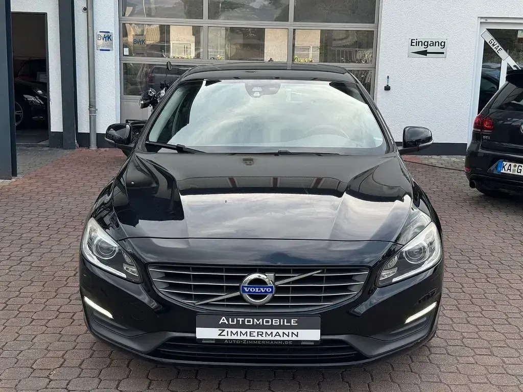 Gebraucht Volvo V60 Business Edition 163 PS (119 kW) 2015 Schwarz Kombi