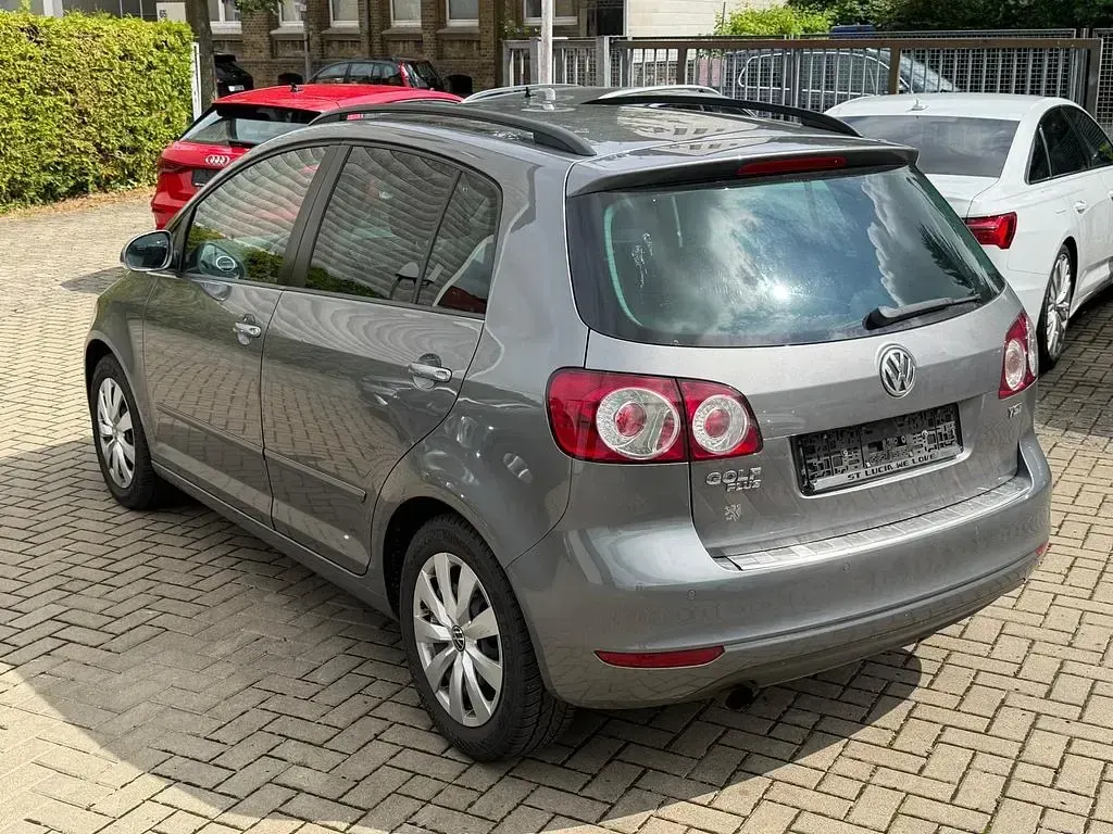 Gebraucht VW Golf VI Team 105 PS (77 kW) 2010 Grau Kleinwagen