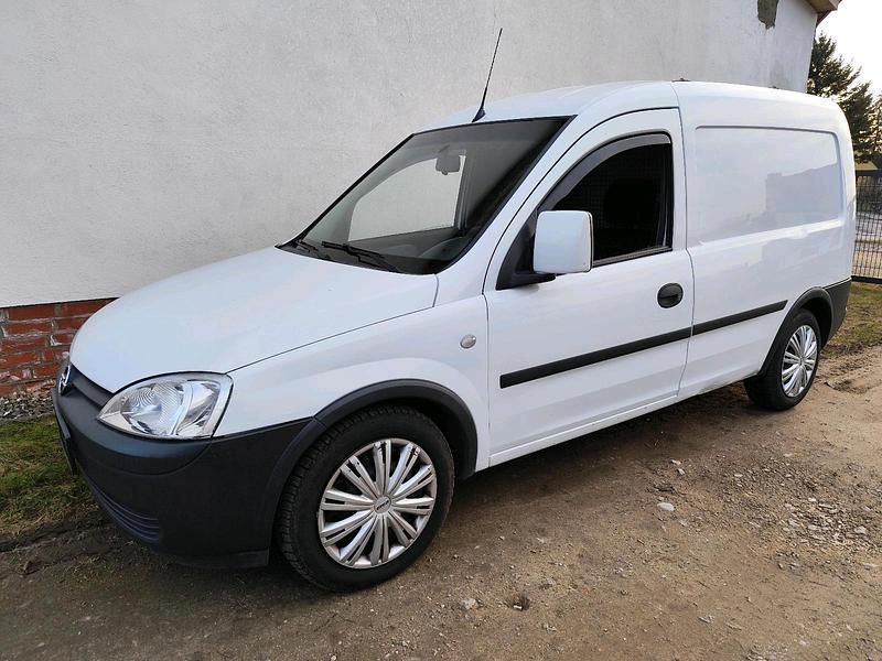 Gebraucht Opel Combo 75 PS (55 kW) 2011 Weiß Pickup