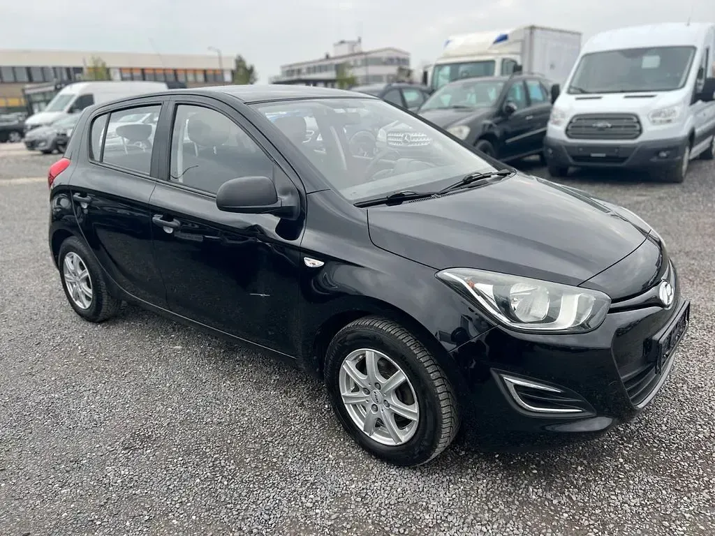 Gebraucht Hyundai i20 Classic 86 PS (63 kW) 2015 Schwarz Limousine