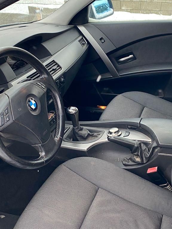 Gebraucht BMW 520 170 PS (125 kW) 2003 Grau Limousine