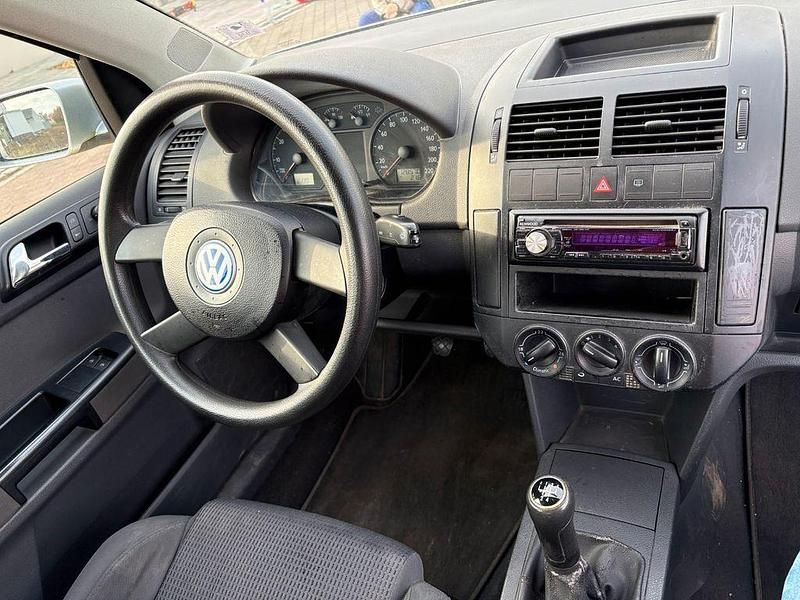 Gebraucht VW Polo 64 PS (47 kW) 2002 Silber Limousine