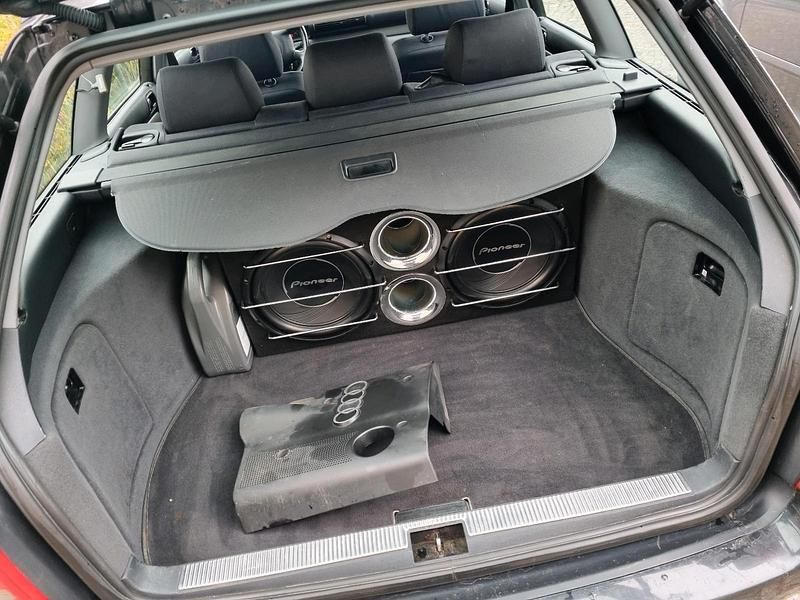Schwarz Gebraucht 2001 Audi A4 Kombi | 1.500 € (Guter Preis) - Bild 1/4