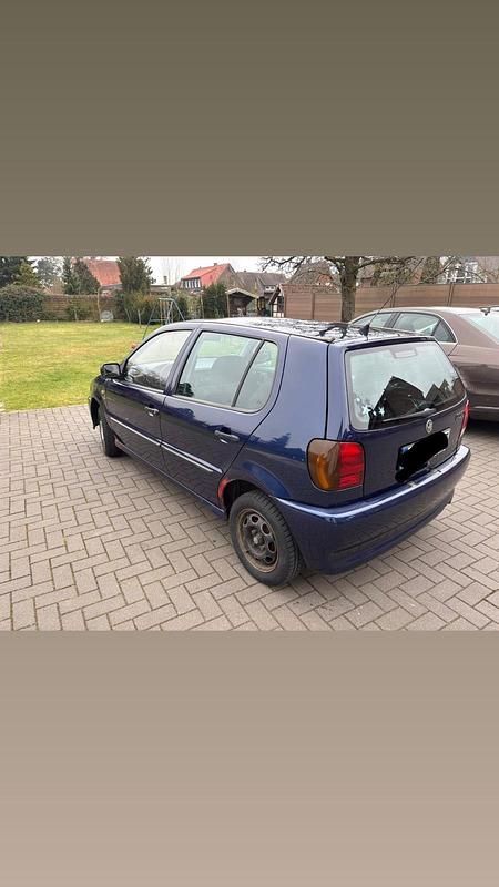 Gebraucht VW Polo 60 PS (44 kW) 1998 Blau Kleinwagen