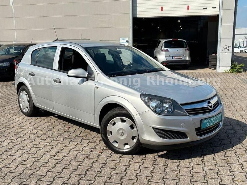 Silber Gebraucht 2009 Opel Astra Basis Limousine | 4.999 € (Teuer) - Bild 1/4