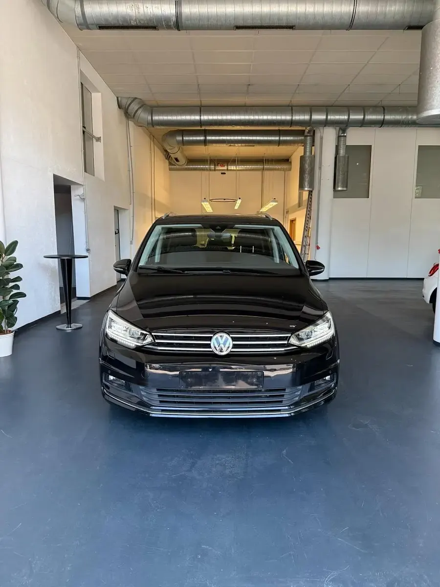Gebraucht VW Touran Highline 150 PS (110 kW) 2017 Schwarz Van / Kleinbus