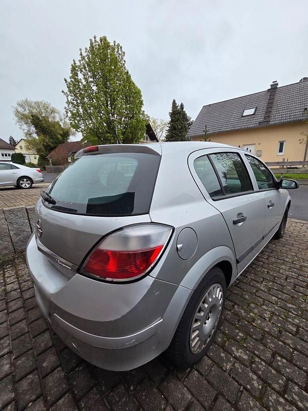 Gebraucht Opel Astra 90 PS (66 kW) 2004 Silber Limousine