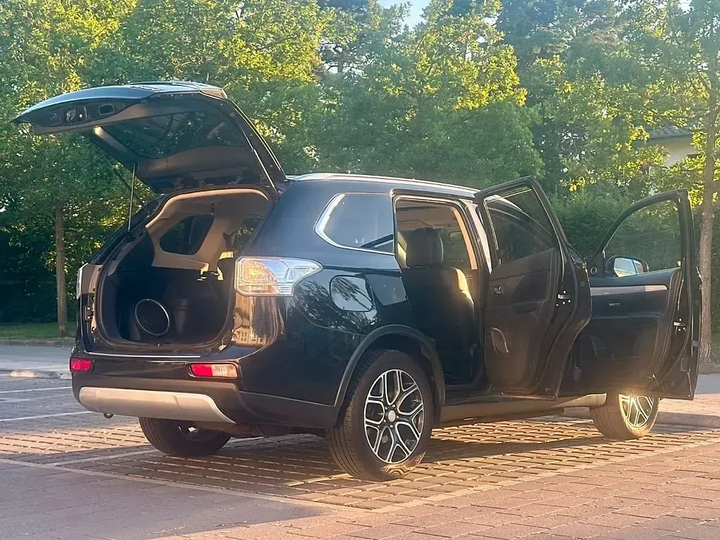 Gebraucht Mitsubishi Outlander P-HEV Top 203 PS (149 kW) 2016 Schwarz SUV