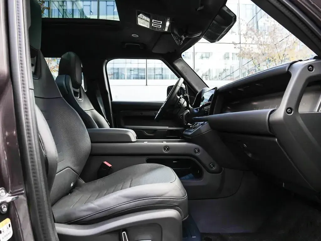 Occasion Land Rover Defender 643 ch (472 kW) 2025 Gris SUV