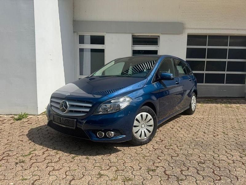Blau Gebraucht 2013 Mercedes B180 Van / Kleinbus | 13.480 € (Guter Preis) - Bild 1/4