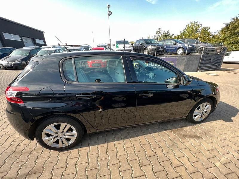 Gebraucht Peugeot 308 Active 82 PS (60 kW) 2013 Schwarz Limousine
