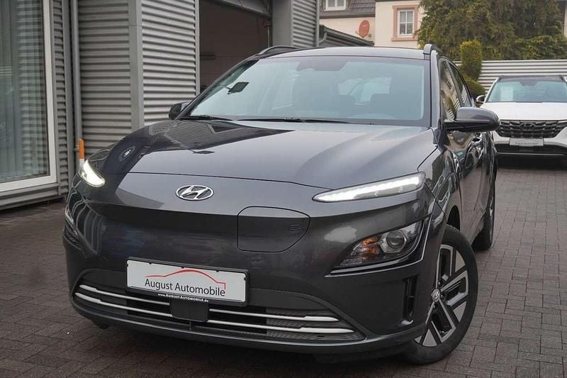 Grau Gebraucht 2022 Hyundai Kona Select SUV | 15.947 € (Guter Preis) - Bild 1/3