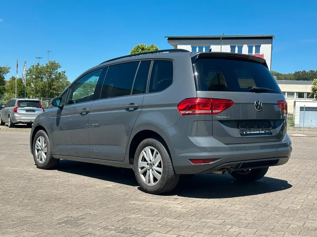 Gebraucht VW Touran Comfortline 150 PS (110 kW) 2021 Delfingrau metallic Van / Kleinbus