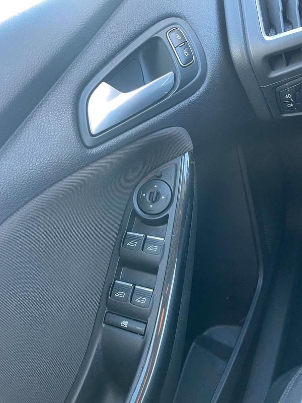 Second-hand Ford Focus 175 CP (128 kW) 2015 Argintiu Break