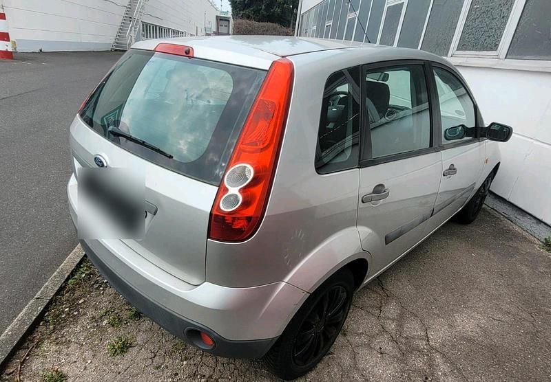 Gebraucht Ford Fiesta 60 PS (44 kW) 2006 Silber Kleinwagen
