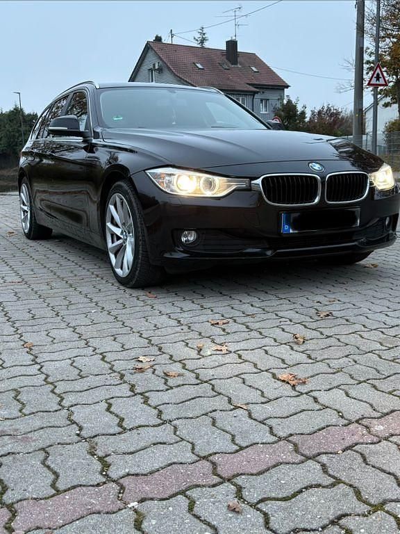 Gebraucht BMW 318 Luxury Line 143 PS (105 kW) 2013 Schwarz Kombi