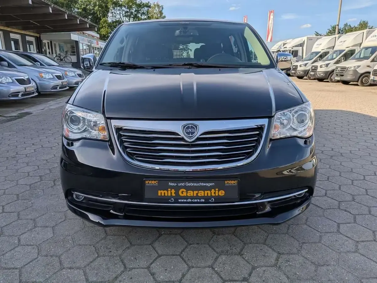 Gebraucht Lancia Voyager Platinum 177 PS (130 kW) 2014 Schwarz Van / Kleinbus