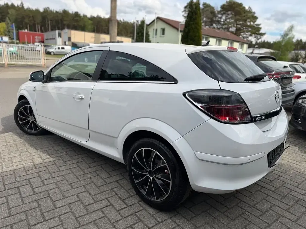Gebraucht Opel Astra GTC Edition 90 PS (66 kW) 2010 Weiß