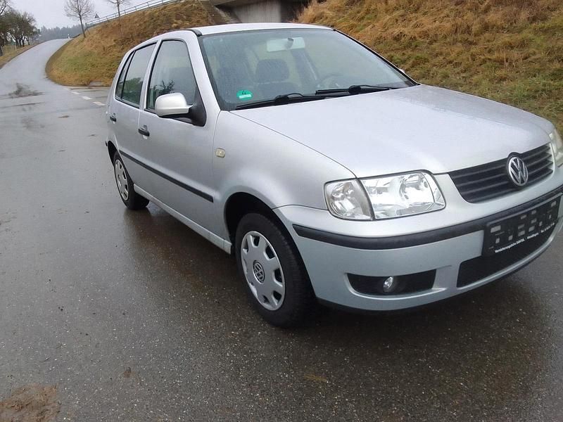 Gebraucht VW Polo 60 PS (44 kW) 2000 Silber Limousine