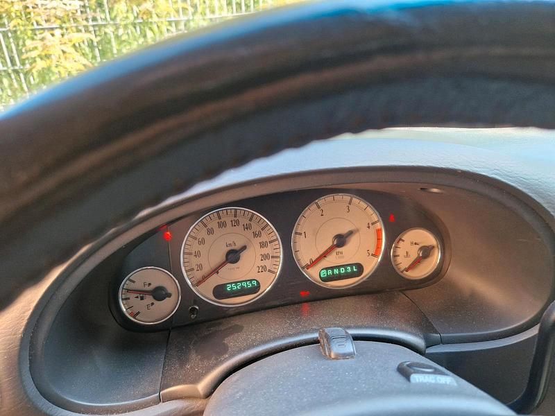 Gebraucht Chrysler Grand Voyager 150 PS (110 kW) 2006 Silber Van / Kleinbus