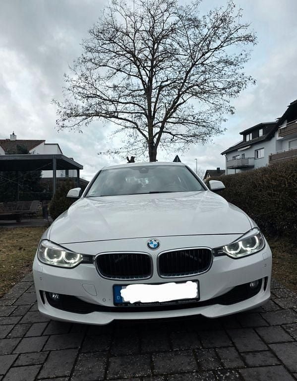 Gebraucht BMW 318 143 PS (105 kW) 2013 Weiß Limousine