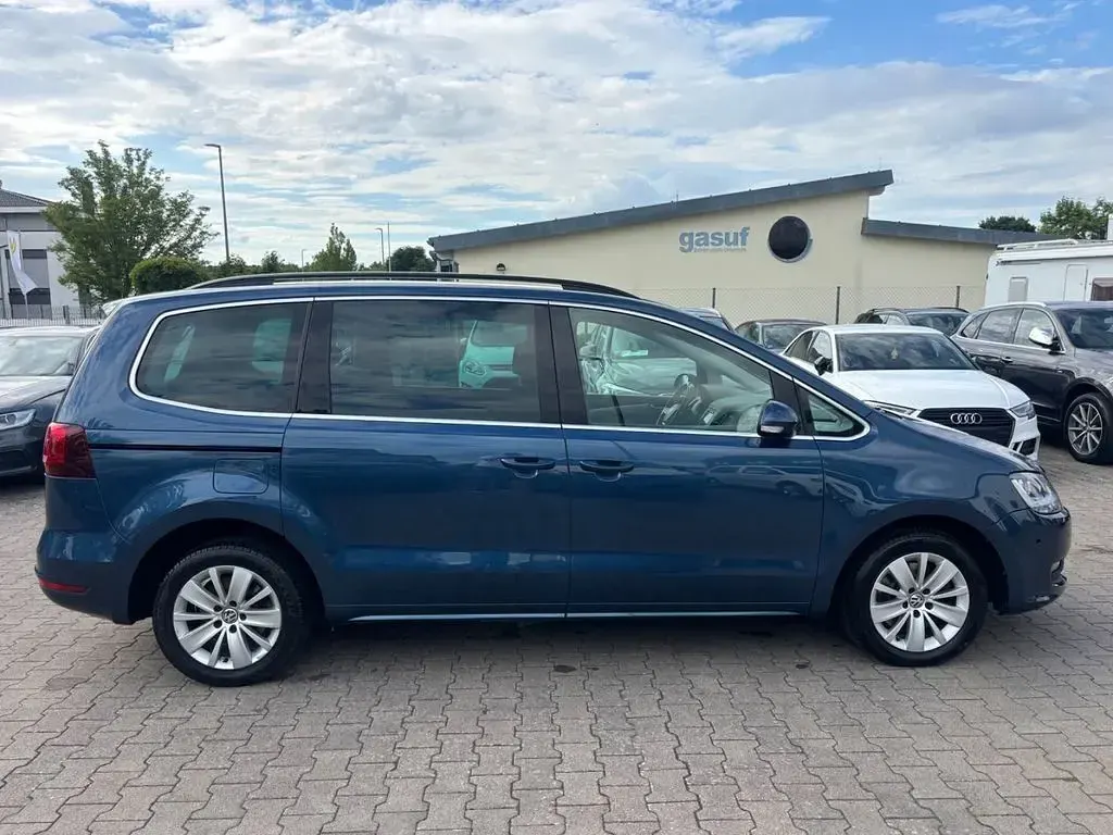 Gebraucht VW Sharan Comfortline 150 PS (110 kW) 2017 Blau Van / Kleinbus