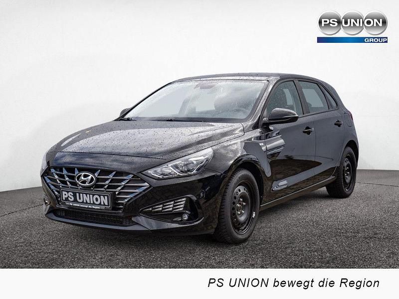 Schwarz / phantom black Gebraucht 2022 Hyundai i30 Select Limousine | 16.990 € (Superpreis) - Bild 1/4