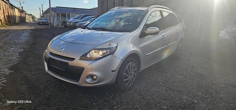 Silber Gebraucht 2009 Renault Clio GrandTour Kombi | 2.690 € (Fairer Preis) - Bild 1/4