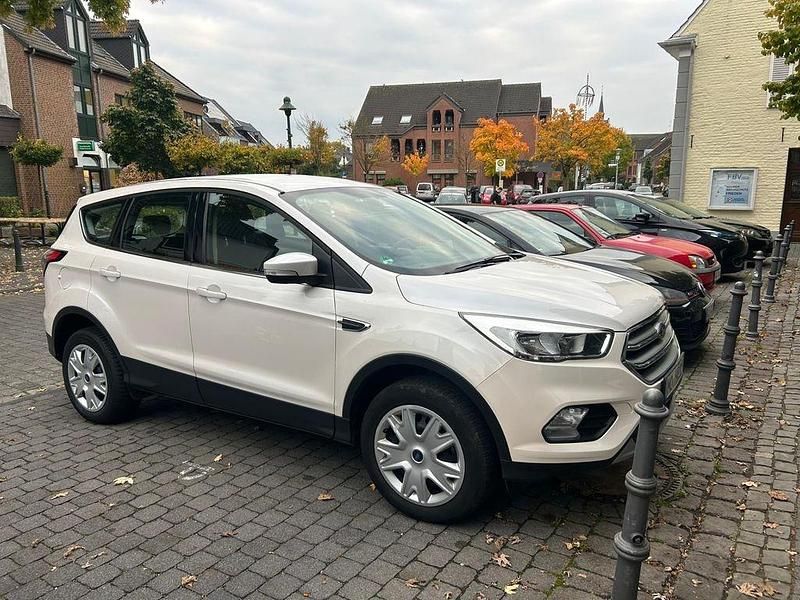 Weiß Gebraucht 2018 Ford Kuga Trend SUV | 10.999 € (Superpreis) - Bild 1/4