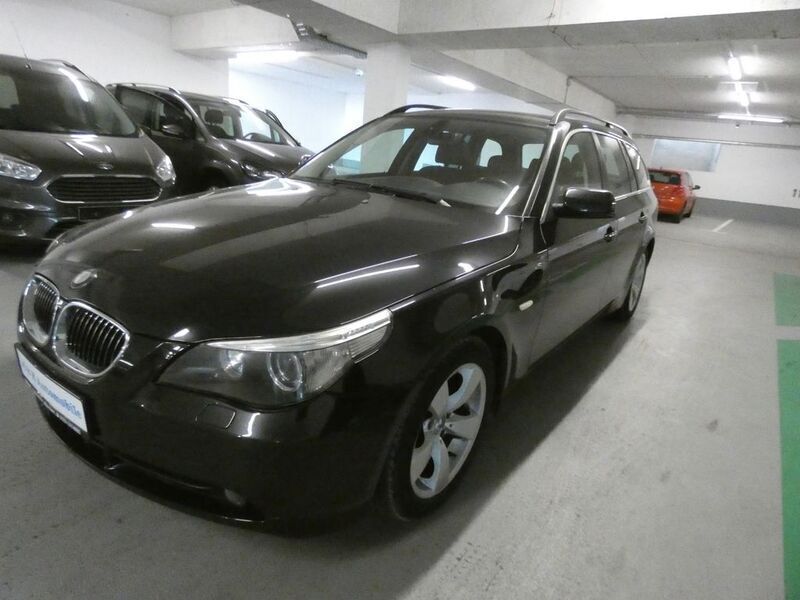 Black sapphire metallic Gebraucht 2007 BMW 525 Sport Line Kombi | 6.450 € (Fairer Preis) - Bild 1/4