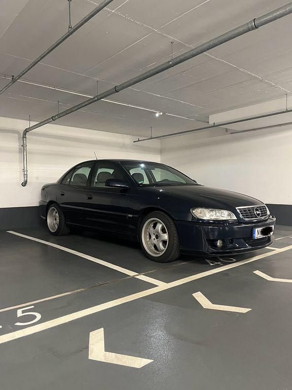 Blau Gebraucht 2003 Opel Omega Executive Limousine | 6.890 € (Teuer) - Bild 1/4