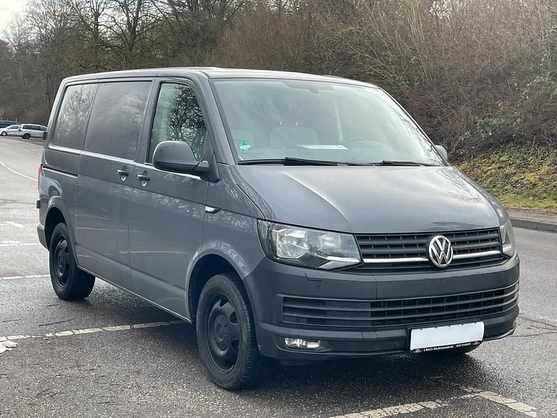 Gebraucht VW Transporter 150 PS (110 kW) 2016 Grau Van
