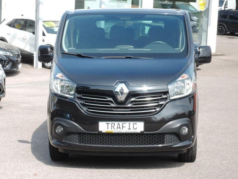 Second-hand Renault Trafic 125 CP (91 kW) 2017 Negru Monovolum