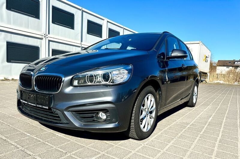 Grau Gebraucht 2018 BMW 218 Active Tourer Advantage Van / Kleinbus | 11.799 € (Fairer Preis) - Bild 1/4