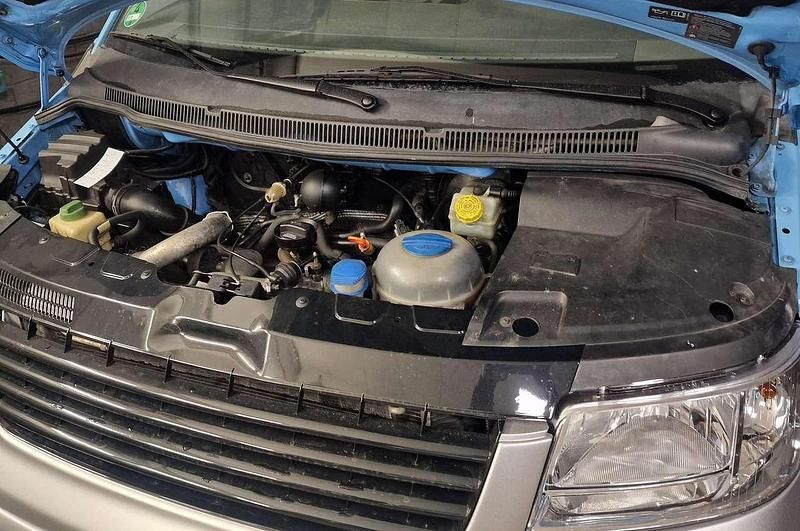 Usata VW Transporter 131 CV (96 kW) 2004 Blu Furgone